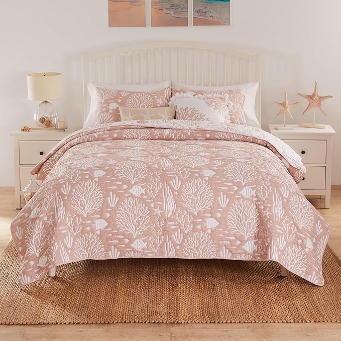 Greenland Home Coastal Paradise Reversible Matelassé Coverlet Set, 2-Piece Twin/XL, Marina Blush