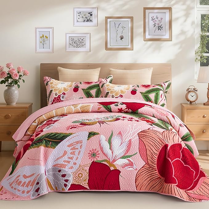 3 Piece Pink Boho Floral Full/Queen Quilt Sets Farmhouse Botanical Reversible Lightweight Bedspread with 2 Shams Butterfly Microfiber Bedding Quilts Set for All Season, 90''x96''