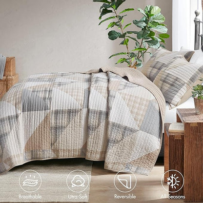 Woolrich Olsen Reversible Quilt Set - Cottage Styling Reversed to Solid Color, All Season Lightweight Coverlet, Cozy Bedding Layer, Matching Shams, Oversized Full/Queen, Geometric Plaid Tan 3 Piece