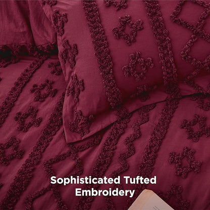 Bedsure Tufted Boho Comforter Set Queen Size - Burgundy Boho Bed Set, GentleSoft™ 3 Pieces Farmhouse Shabby Chic Embroidery Bedding, Gifts for Woman, Soft Jacquard Queen Comforter for All Seasons