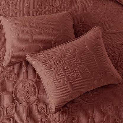 B2EVER Red Damask Quilt Twin Size Bedding Sets with 1 Pillow Sham, Boho Bedspread Lightweight Soft Farmhouse Vintage Bohemian Coverlet Retro Jacquard Pattern Bed Cover for All Season, 2 Pieces