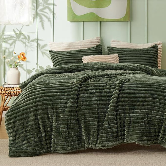 Bedsure Comforter Set Queen Size - GentleSoft™ 3 Pieces Double-Side Fleece Fluffy Olive Green Comforter Set, Cozy Striped Room Decor Aesthetic, Luxury Bedding Queen Size, 2 Pillowcases, 90x90 Inches
