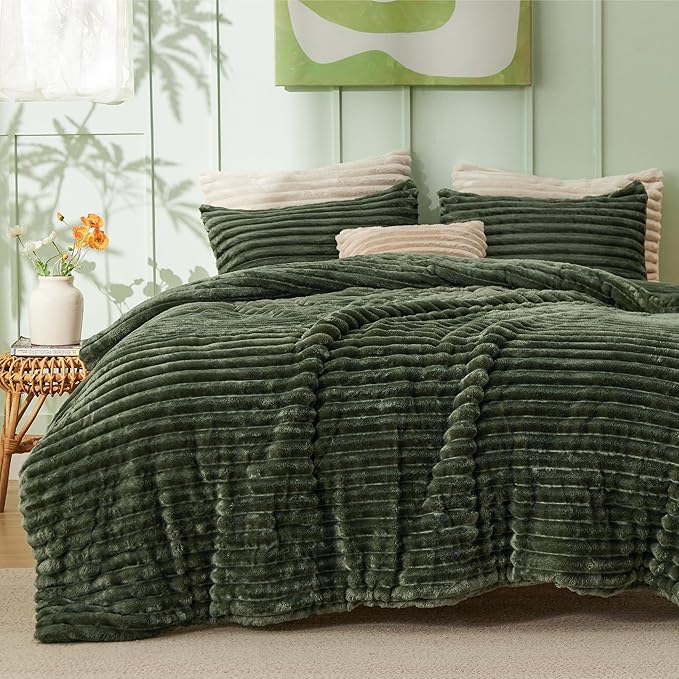 Bedsure Twin/Twin XL Size Comforter - GentleSoft™ 2 Pieces Double-Side Fleece Fluffy Olive Green Comforter Set, Cozy Striped Room Decor Aesthetic Luxury Twin Bedding Sets, 1 Pillowcase, 68x88 Inches