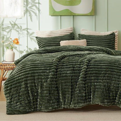 Bedsure Twin/Twin XL Size Comforter - GentleSoft™ 2 Pieces Double-Side Fleece Fluffy Olive Green Comforter Set, Cozy Striped Room Decor Aesthetic Luxury Twin Bedding Sets, 1 Pillowcase, 68x88 Inches