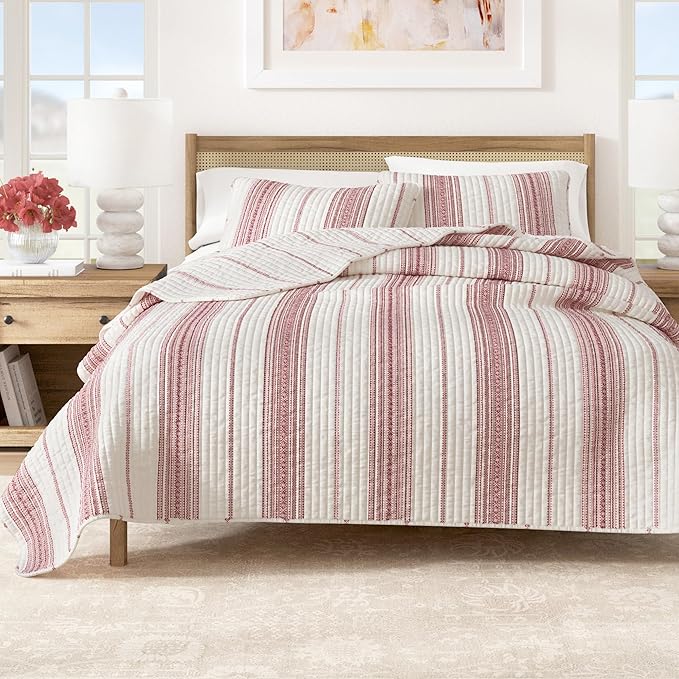 Great Bay Home Striped Quilt Set - 3-Piece Full/Queen Size Farmhouse Bedding Set - Lightweight, All-Season, Reversible Bedspread (Red)