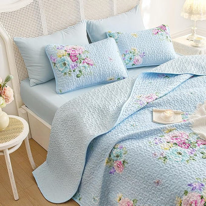 Wake In Cloud - Shabby Chic Quilt Set, Floral Coquette Cottagecore Farmhouse Vintage Flowers, for Women Teen Girls, Reversible Lightweight Bedspread Coverlet, 3 Pieces, Blue, Queen/Full Size