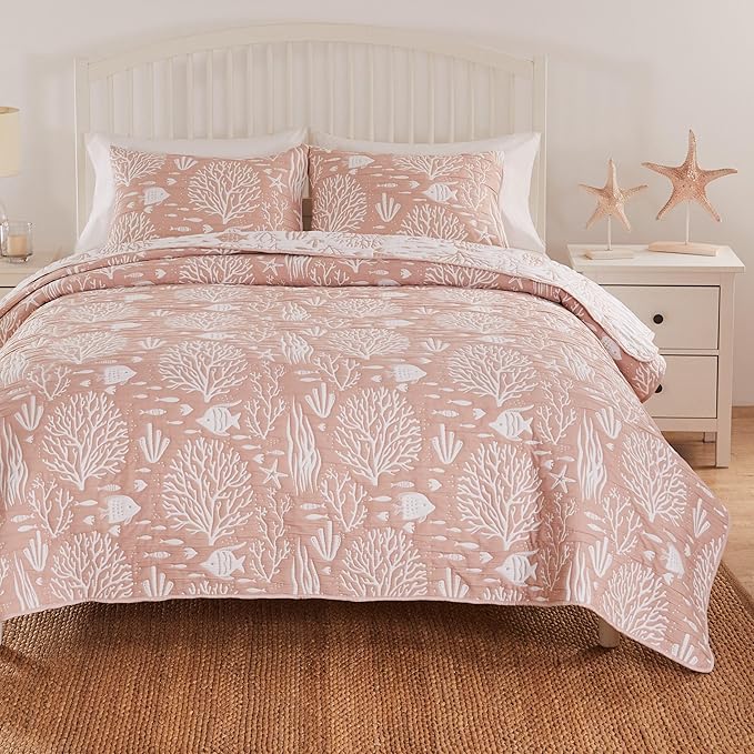 Greenland Home Coastal Paradise Reversible Matelassé Coverlet Set, 3-Piece King/Cal King, Marina Blush