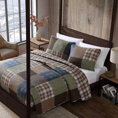 Eddie Bauer - King Quilt Set, Reversible Cotton Blend Bedding with Lightweight Feel, 3 Piece Bed Set with Matching Pillowcases (Classic Patchwork Green)