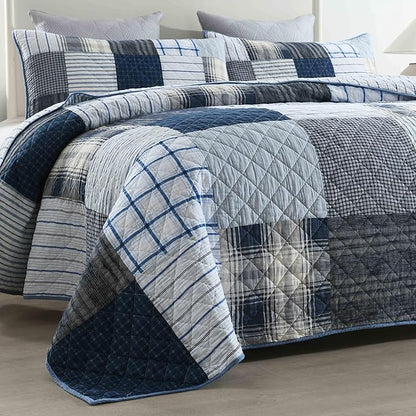 DURLENGEN Blue & Grey Patchwork 100% Cotton Queen Quilt 3Pcs,Patchwork Blue & Grey Pattern on White,Luxury Lightweight Coverlet Sets for All Season(Queen 90x96,Blue & Grey Patchwork)