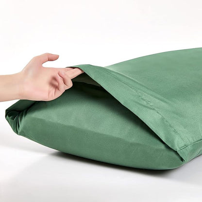 MILVOWOC 2Pcs Brushed Microfiber Standard Pillowcases - 20 x 26 Inch, Dark Green Pillow Case Set Non Slip Envelope Pillow Cover with Moisture Absorption and Anti-Wrinkle