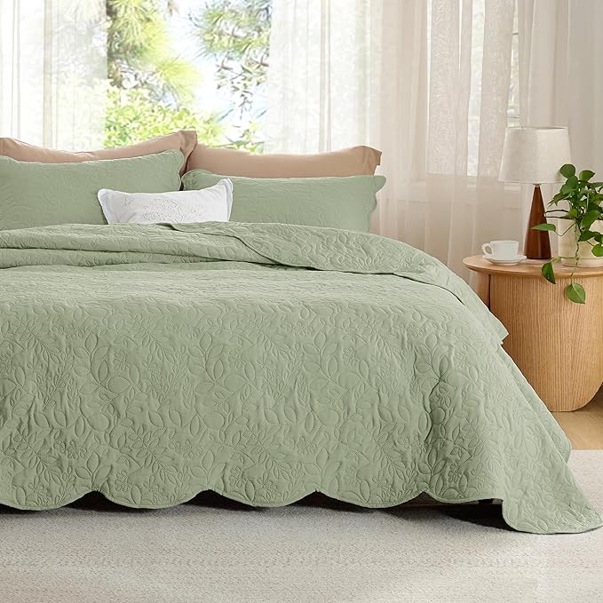 Bedsure Quilts Queen Size - Ultra Soft Pre-Washed Cloud-Like Bedding, All-Season Lightweight Comforter for Country Bedroom, Leaf Design Coverlet in Desert Sage, 90 x 96 Inches | Stitch-Free Quilting, Ultra Soft, Lightweight, Machine Washable, Pet-Friendly