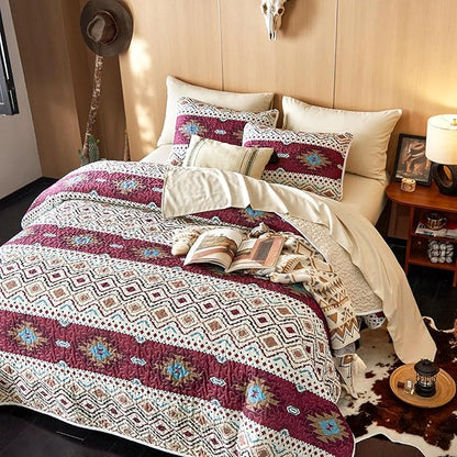 Wake In Cloud - Western Quilt Set, Southwestern Aztec Country Style with Rustic Ranch Vibe, Reversible Lightweight Bedspread Coverlet, 3 Pieces, Beige Burgundy, Queen/Full Size