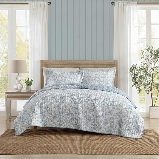Laura Ashley - Twin Quilt Set, Super Soft Bedding with Reversible Design, Medium Weight for Year Round Use, 2 Piece Bed Set with Matching Pillowcase (Amberley Pastel Blue)