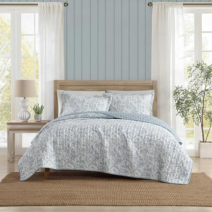 Laura Ashley - King Quilt Set, Super Soft Bedding with Reversible Design, Medium Weight for Year Round Use, 3 Piece Bed Set with Matching Pillowcases (Amberley Pastel Blue)