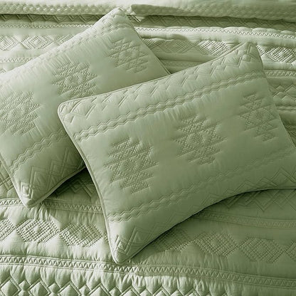 WDCOZY Boho Sage Green Oversized California Cal King Size Quilt Bedding Sets with 2 Pillow Shams, Farmhouse Lightweight Soft Bedspread Coverlet for All Season, 116x106 inches