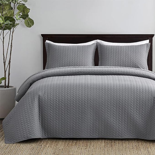 Maple&Stone Quilt Set California King Size, Lightweight Grey Bedspread Ultrasonic Chevron Pattern Light Coverlet for All Season Comforter Bedding Decor - 3 Piece Bed Cover Sets