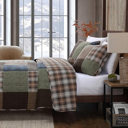 Eddie Bauer - King Quilt Set, Reversible Cotton Blend Bedding with Lightweight Feel, 3 Piece Bed Set with Matching Pillowcases (Classic Patchwork Green)
