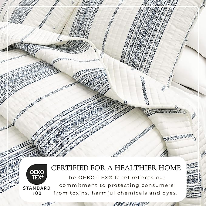 Great Bay Home Striped Quilt Set - 3-Piece King/California King Size Farmhouse Bedding Set - Lightweight, All-Season, Reversible Bedspread (White/Navy)