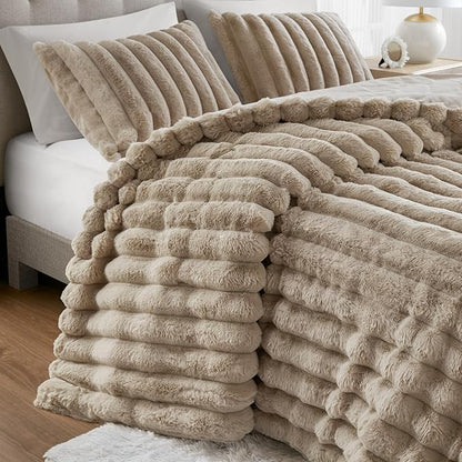 Madison Park Jasmine Queen Comforter Set, Luxurious Reversible Faux Fur Plush Ribbed Velvet Bedding, Fuzzy Thick Warm Winter Comforter, Super Soft Fluffy 3-Piece Set Taupe