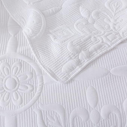 White Damask Quilt California Cal King Size Bedding Sets with 2 Pillow Shams, Oversized Boho Bedspread Lightweight Soft Farmhouse Vintage Coverlet Jacquard Pattern Bed Cover for All Season, 3 Pieces