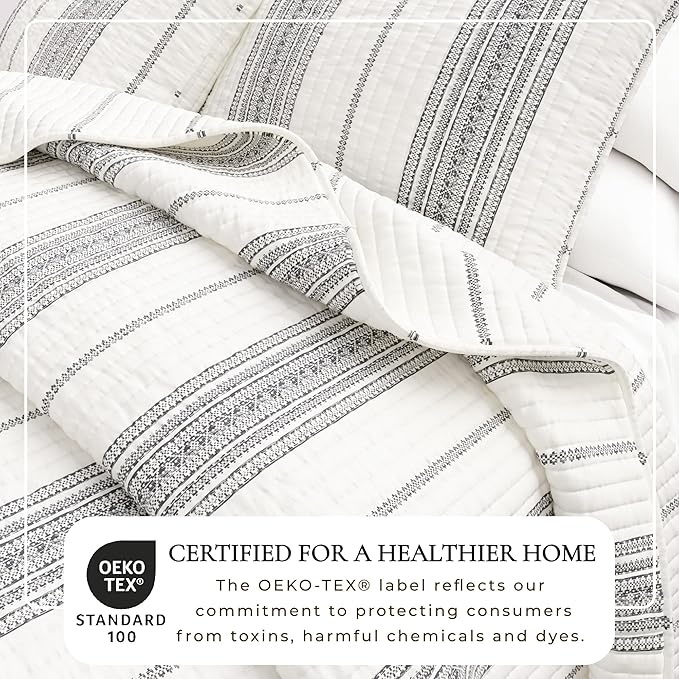 Great Bay Home Striped Quilt Set - 3-Piece King/California King Size Farmhouse Bedding Set - Lightweight, All-Season, Reversible Bedspread (White/Grey)