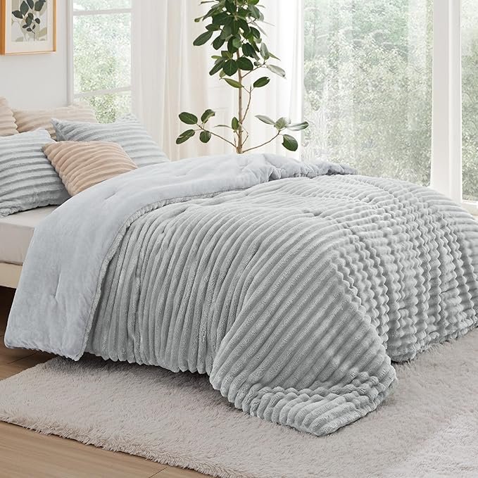 Bedsure Comforter Set Queen Size - GentleSoft™ 3 Pieces Double-Side Fleece Fluffy Light Grey Comforter Set, Cozy Striped Room Decor Aesthetic, Luxury Bedding Queen Size, 2 Pillowcases, 90x90 Inches
