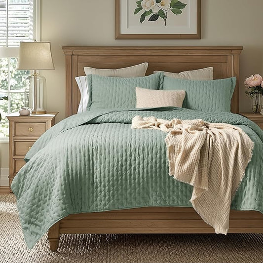 Bedsure Quilts Queen Size - Sage Green Bedspread Queen Size & Lightweight Comforter, Modern & Boho Coverlet with Clover Pattern, Ultra Soft All-Season Bedding, 90 x 96 Inches | Stitch-Free Quilting, Ultra Soft, Lightweight, Machine Washable, Pet-Friendly