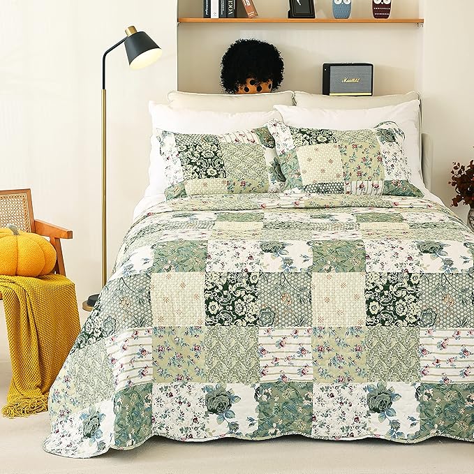 Cmfshape Summer Floral Queen Quilted Bedspread,Romantic Green Quilt Set,Reversible Stitched Bedding Cover All Season,Soft Lightweight Coverlet with Pillow Cases (Green&White, Queen90 x90)