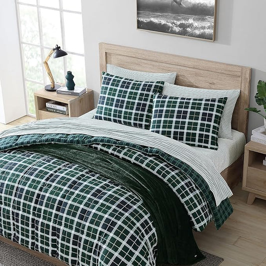 Nautica - King Comforter Set, Ultra Soft Bedding with a Woven Textured Feel, Medium Weight for Year Round Comfort, 3 Piece Bed Set with Matching Pillowcases (Northsail Plaid Navy)