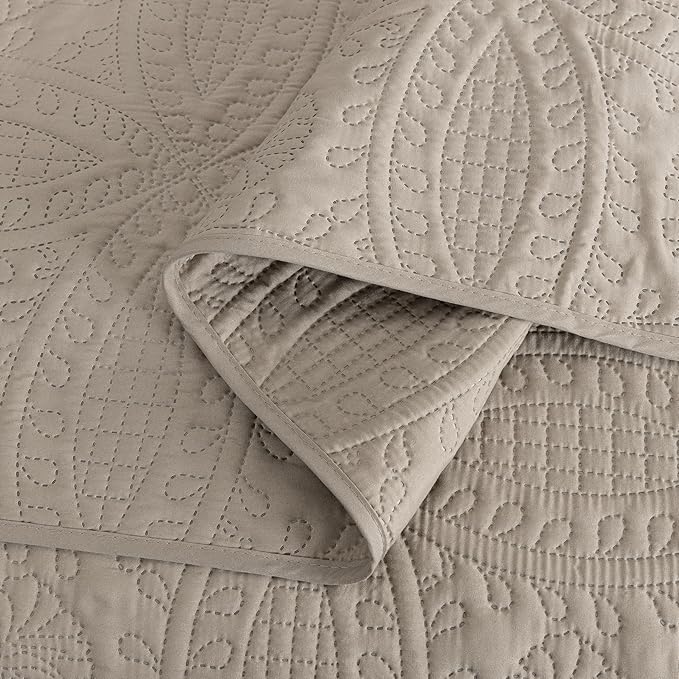 Chezmoi Collection Austin 3-piece Oversized Bedspread Coverlet Set (Queen, Khaki) | Oversized, Lightweight, Fade Resistant
