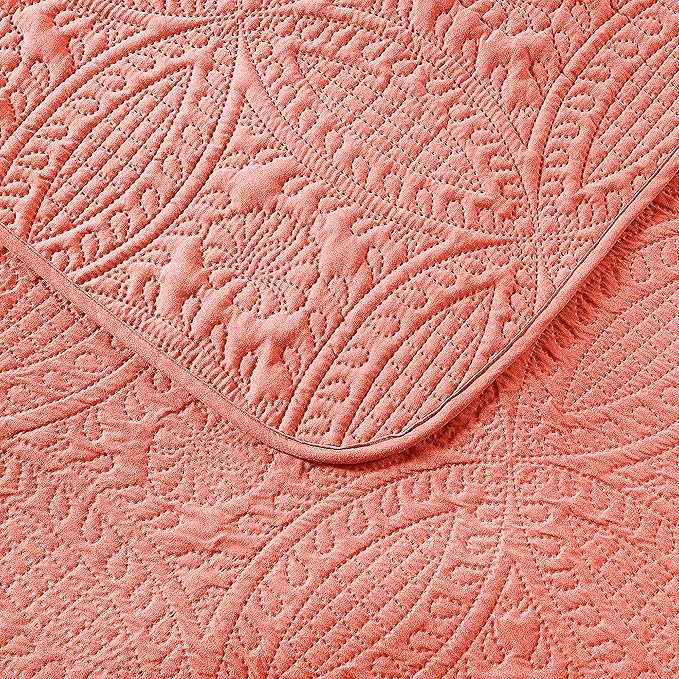 Quilt Set King/Cal King/California King Size Coral - Oversized Bedspread - Soft Microfiber Lightweight Coverlet for All Season - 3 Piece Includes 1 Quilt and 2 Shams, Geometric Pattern