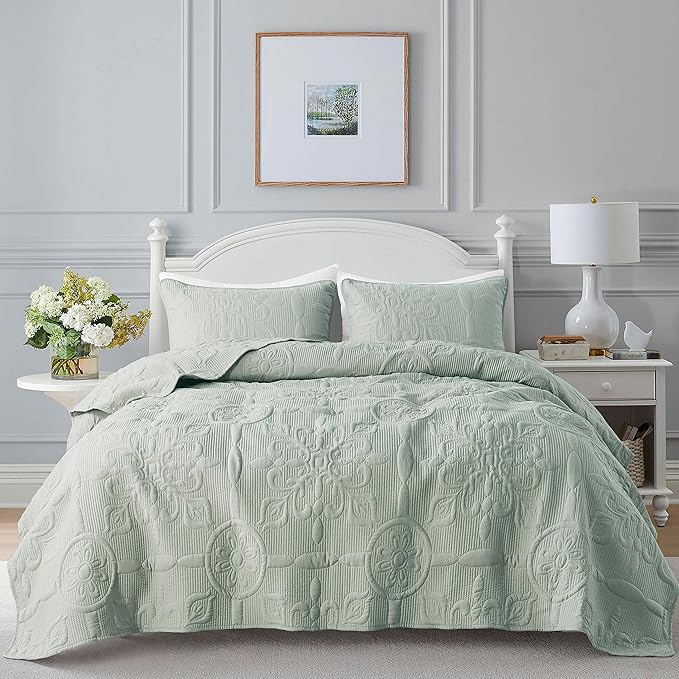 Sage Green Damask Quilt Queen Size Bedding Sets with 2 Pillow Shams, Boho Bedspread Lightweight Soft Farmhouse Vintage Bohemian Coverlet Retro Jacquard Pattern Bed Cover for All Season, 3 Pieces
